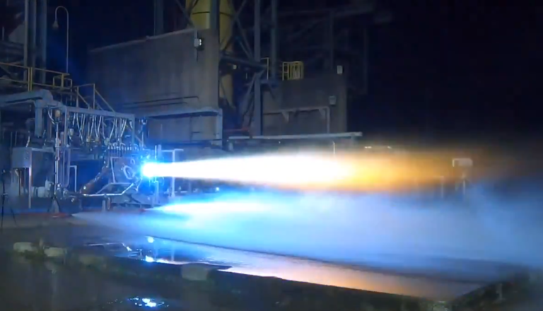 Jeff Bezos shows off Blue Origin's BE-7 engine — and makes a bold ...