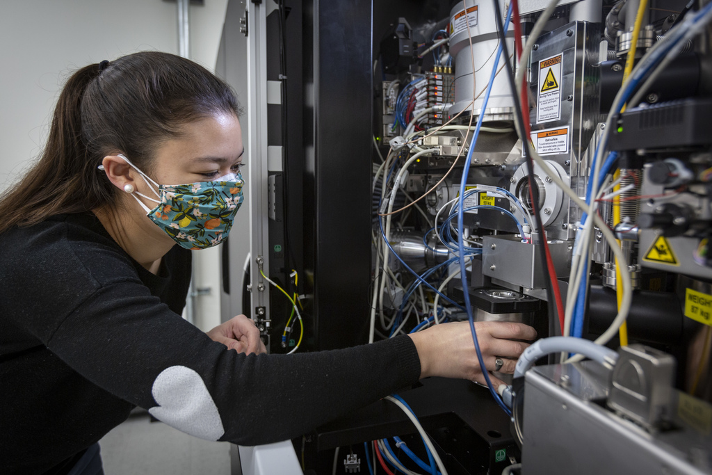 New high-tech lab at Fred Hutch creates 3D maps of proteins to aid ...