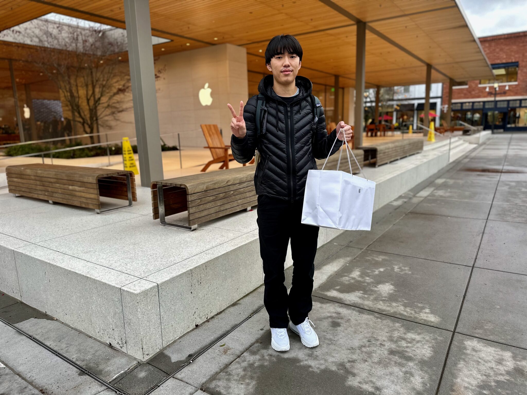 Apple Vision Pro buyers in Seattle wrap their heads around 'the future ...