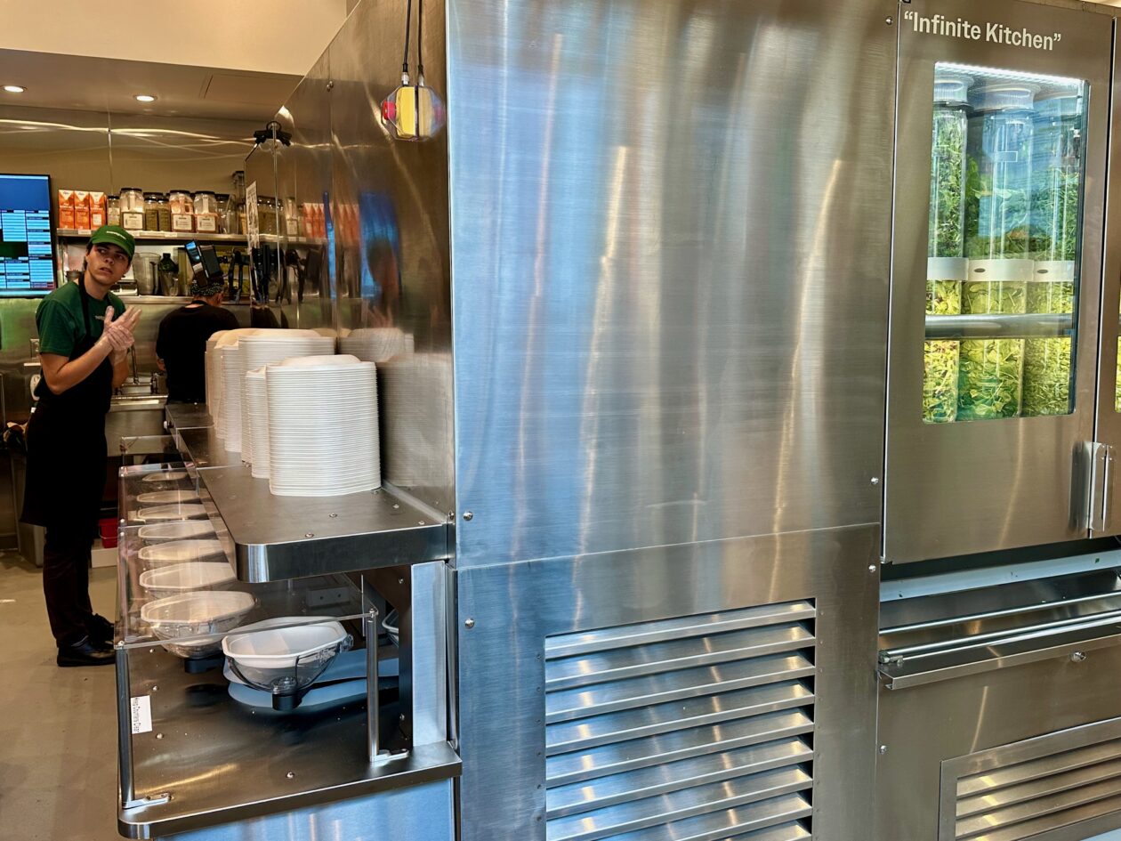 Inside Seattle's new Sweetgreen restaurant, where a large robot helps ...
