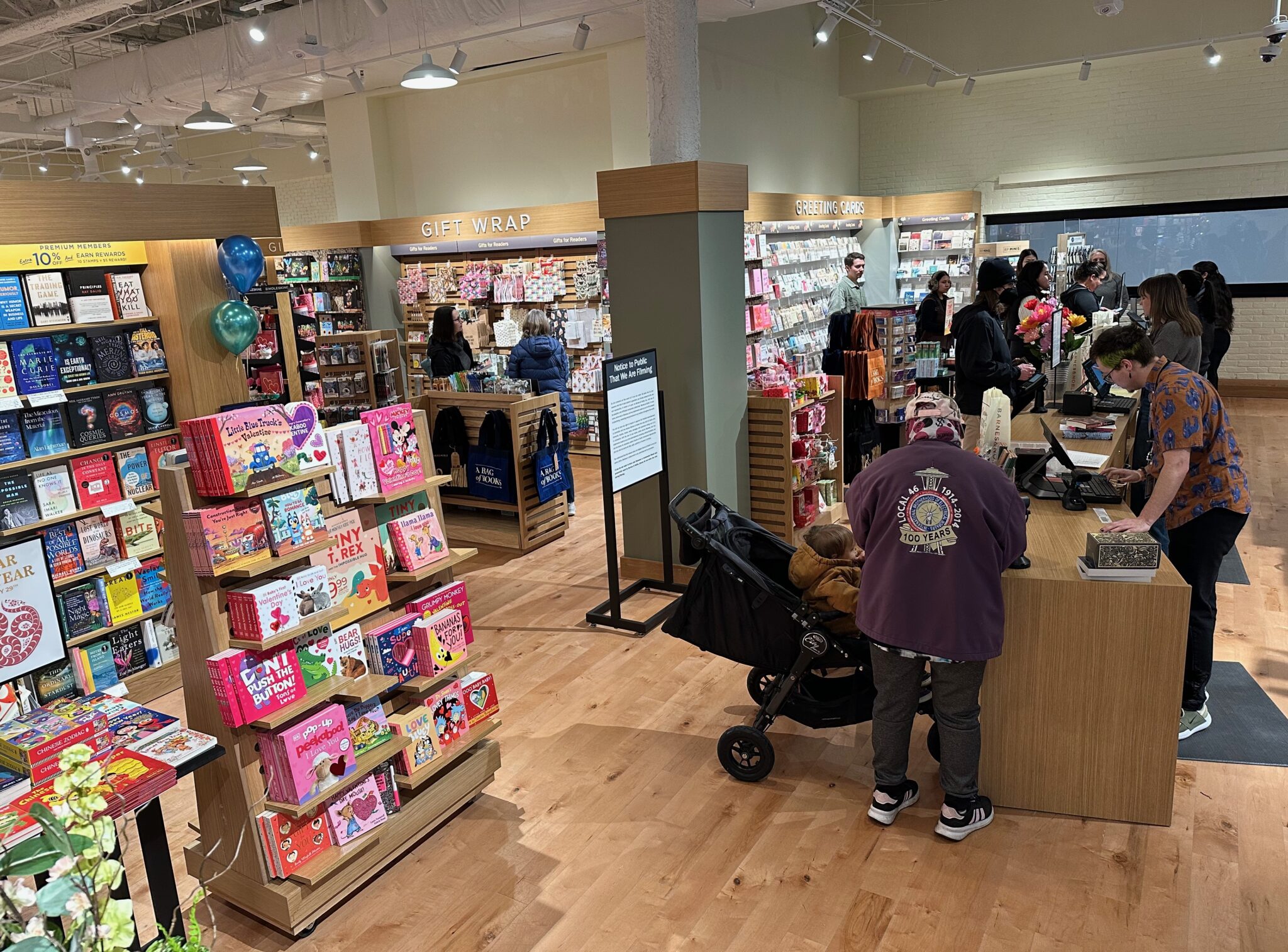Book lovers get a read on new Barnes & Noble as they flock to chain's ...
