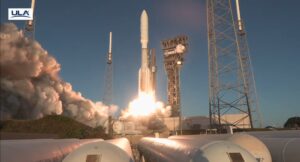 Atlas V rocket lifts off with Amazon Project Kuiper satellites