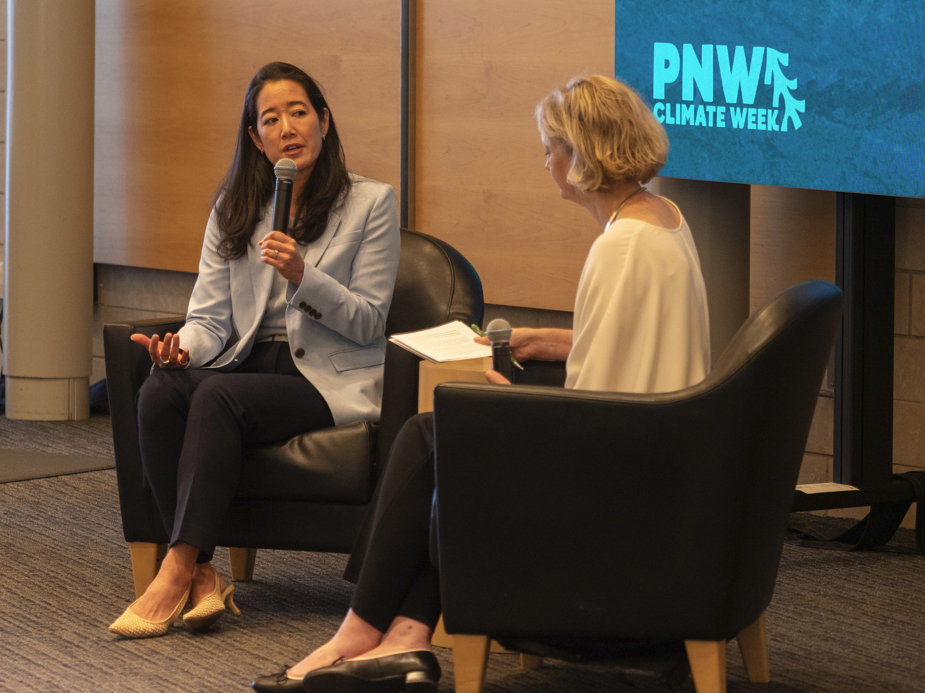 Protesters confront Microsoft CSO over carbon and AI targets, disrupting climate event – GeekWire Protesters confront Microsoft CSO over carbon and AI targets, disrupting climate event – GeekWire