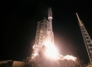 Night launch of Atlas 5 rocket with Amazon Leo satellites