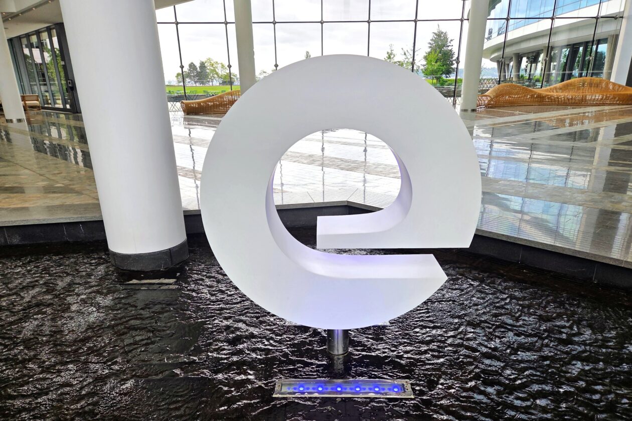 Expedia Reorganizes Around AI, Ousting Eight Executives